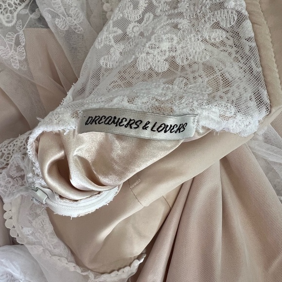Dreamers and Lovers Aurora Wedding Dress - Picture 10 of 10